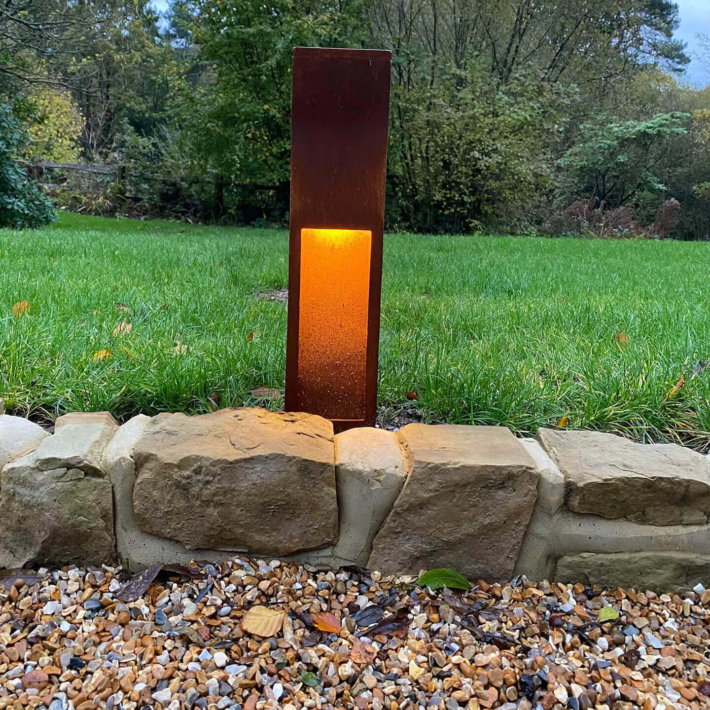 outside light next to driveway